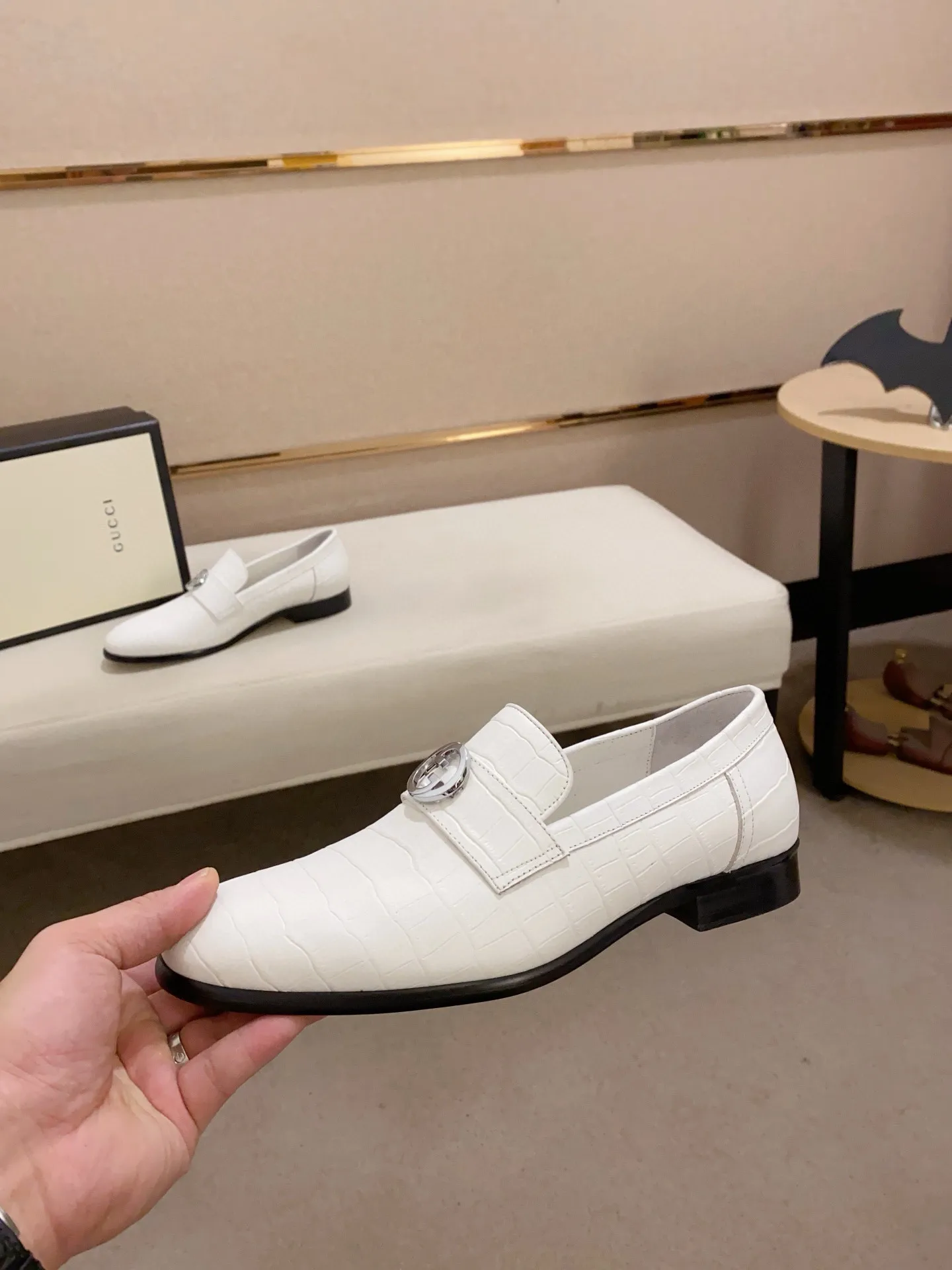 Men's shoes 💰: 520💰 (GUCCI) new series ss hot new products 💢 💠 Casual leather shoes 👞, first layer of cowhide, upper hardware buckles and logo on the sides of the shoe, brand logo on the insole and sole 💠 💎Upper: 100% cowhide 💎Inner: cowhide/100% 💎Feet: cowhide/100% 💎Sole: rubber/100% 💎SIZE: 38 39 40 41 42 43 44 Can be customized 45